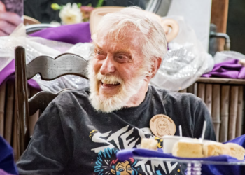 Rahasia Bugar Dick Van Dyke di Usia 100 Tahun, Ternyata Simpel